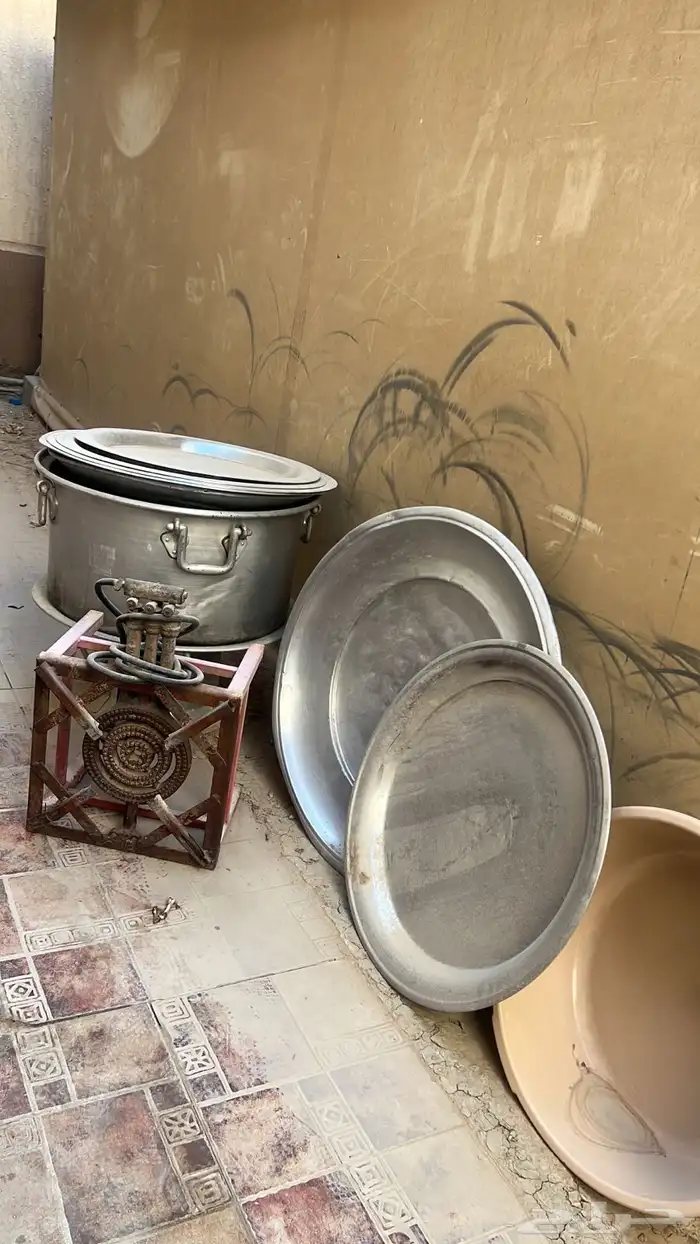 عندي مجموعة اثاث فرشات ومخاد ومراكي وقدور وأباريق 2