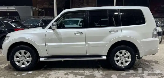 ميتسوبيشي باجيرو GLS 3