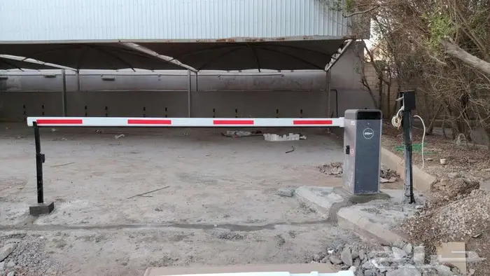 بوابات مواقف السيارات بوابات دخول وخروج السيارات 4