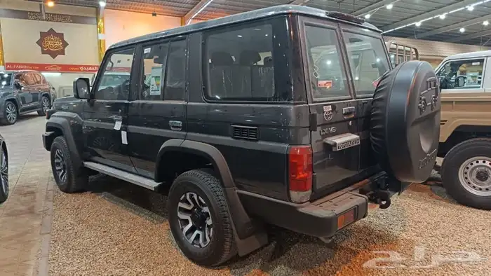 ربع رمادي بنزين 2025 5ابواب 3