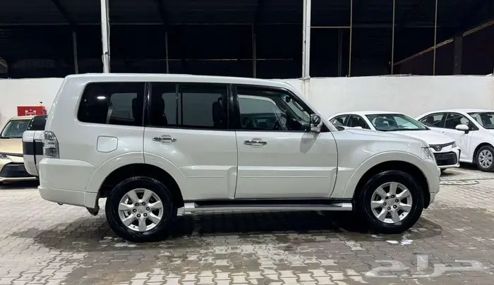 ميتسوبيشي باجيرو GLS 4