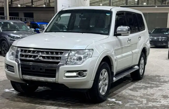 ميتسوبيشي باجيرو GLS 1