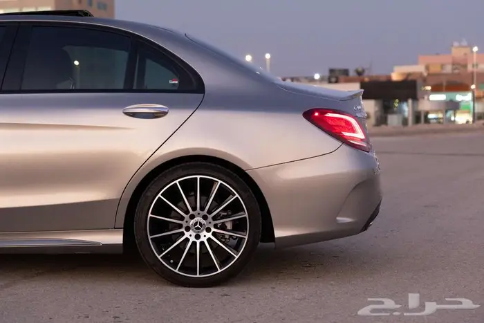 مرسيدس C300 موديل 2021 بمحرك رباعي 9