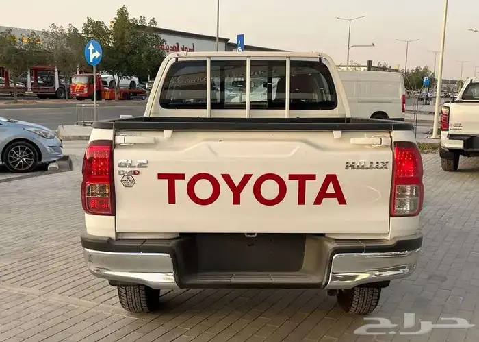 تويوتا هايلوكس غمارتين دبل سلق ديزل 2025 اصفار سعودي 6
