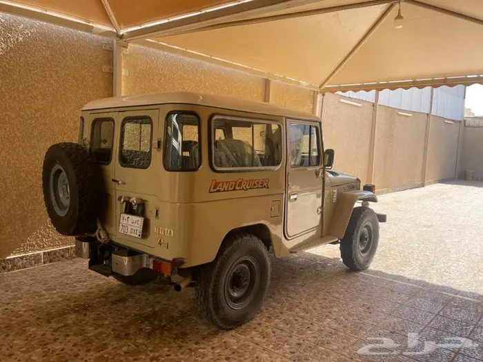 للبيع جيب ربع 83 لوكس 3