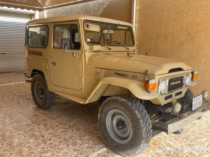 للبيع جيب ربع 83 لوكس 1