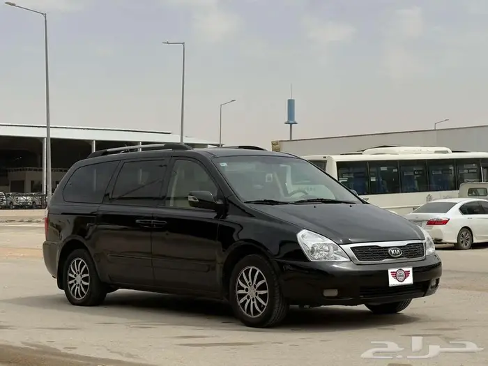 كيا كرنيفال 2011 3