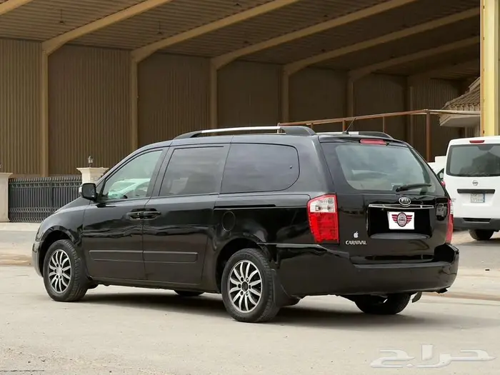 كيا كرنيفال 2011 5