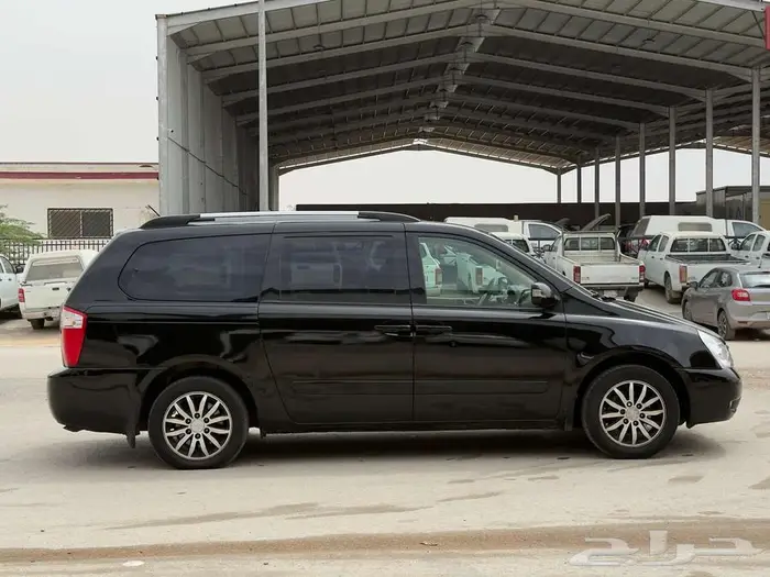 كيا كرنيفال 2011 9