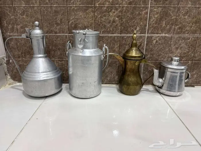 تراثيه دله ومصفاه وملقمه ومفواحه وبراد وسطل 12