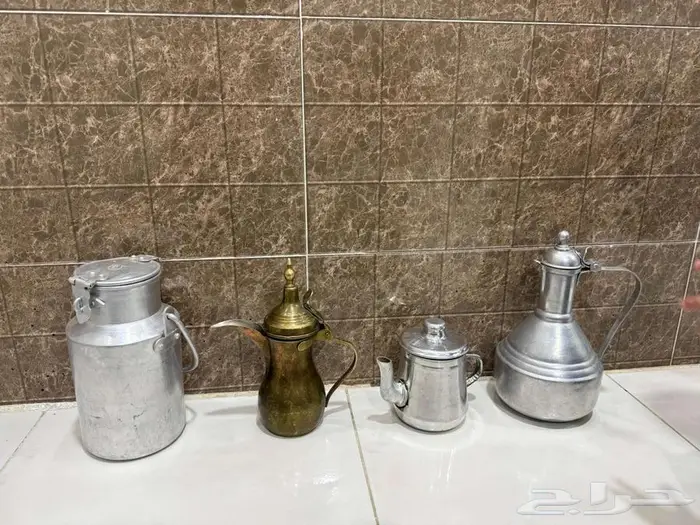 تراثيه دله ومصفاه وملقمه ومفواحه وبراد وسطل 0