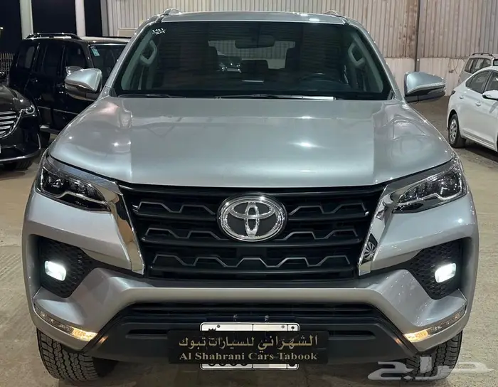 تويوتا فورشنر VX موديل 2023 عداد قليل بحالة الوكالة 0