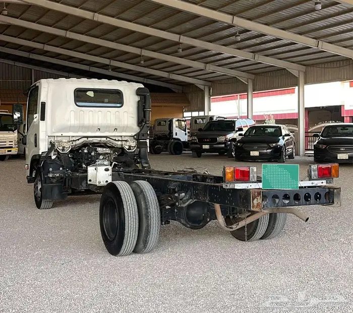 ايسوزو دينا شاص 5 متر قير عادي 2012 7