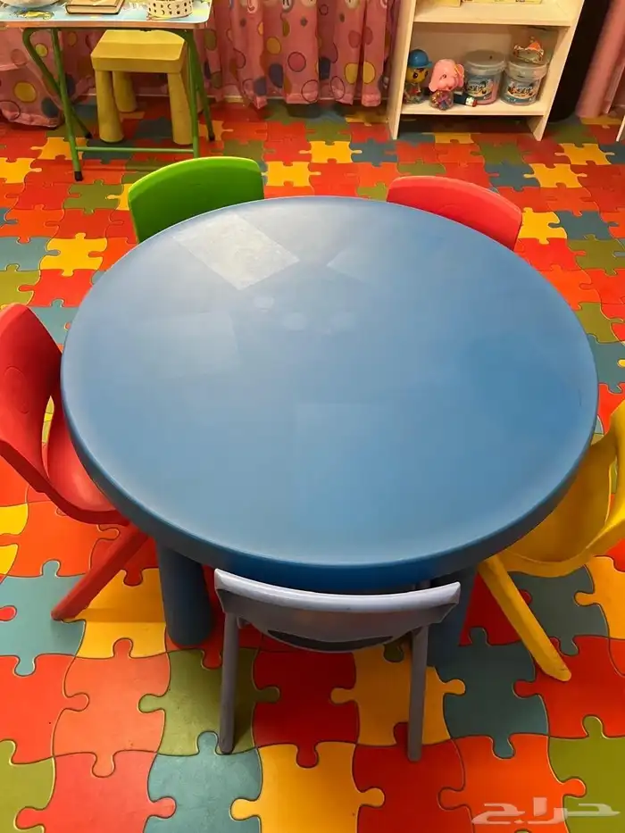 طاولات وكراسي ملونة فردية للاطفال للحضانات والروضة والدراسة 3