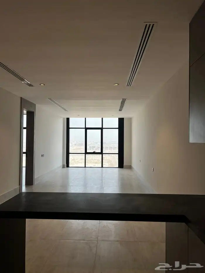 شقة باطلاله بانوراميه للايجار في موقع مميز 2