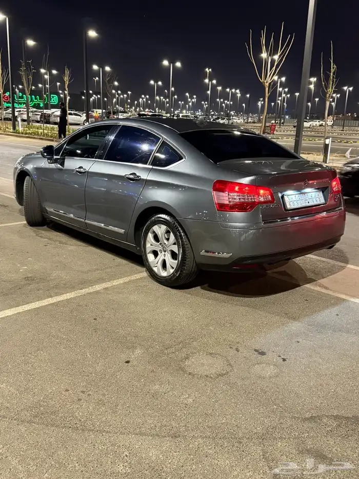 ستروين c5 بحالة الوكالة مالك أول من الوكالة 5