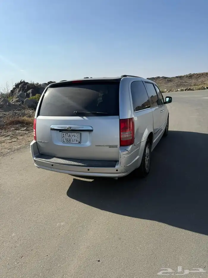 كرايسلر فوجر موديل 2010 8