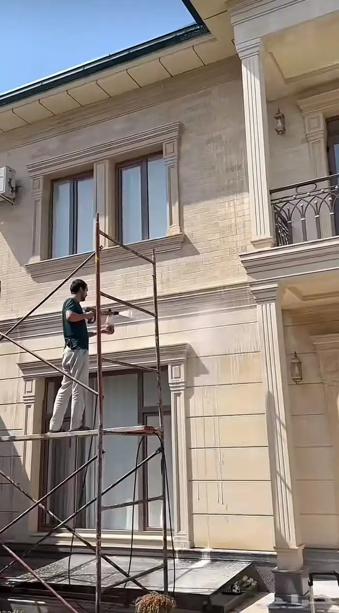 تنظيف واجهات المنازل والمباني التجارية والزجاج بأحدث المعدات 1