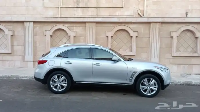 انفنتي QX70 سعودي 2019 بودي بلد بحالة الوكاله 2
