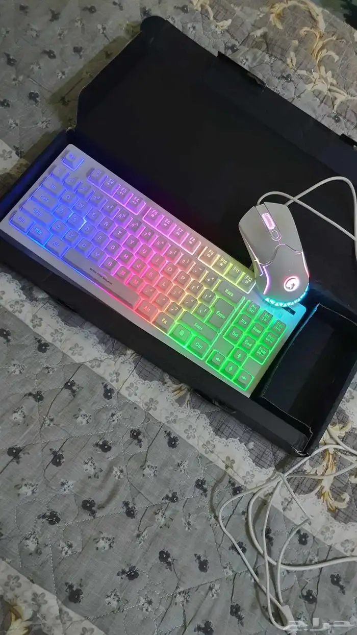 كيبورد قيمنق مضئ مع الماوس شبه جديد 0