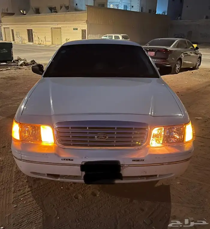 للبيع فورد بوليسي مخزن 1