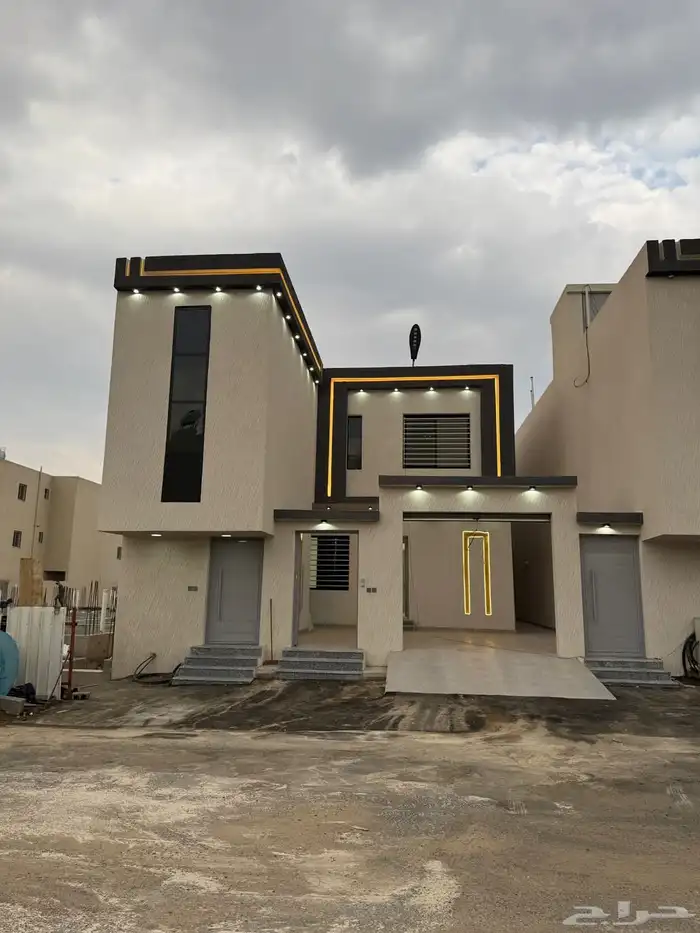 للبيع دور مع ملحق بمدخل سيارة تشطيبات فاخره بسعر 830الف 0