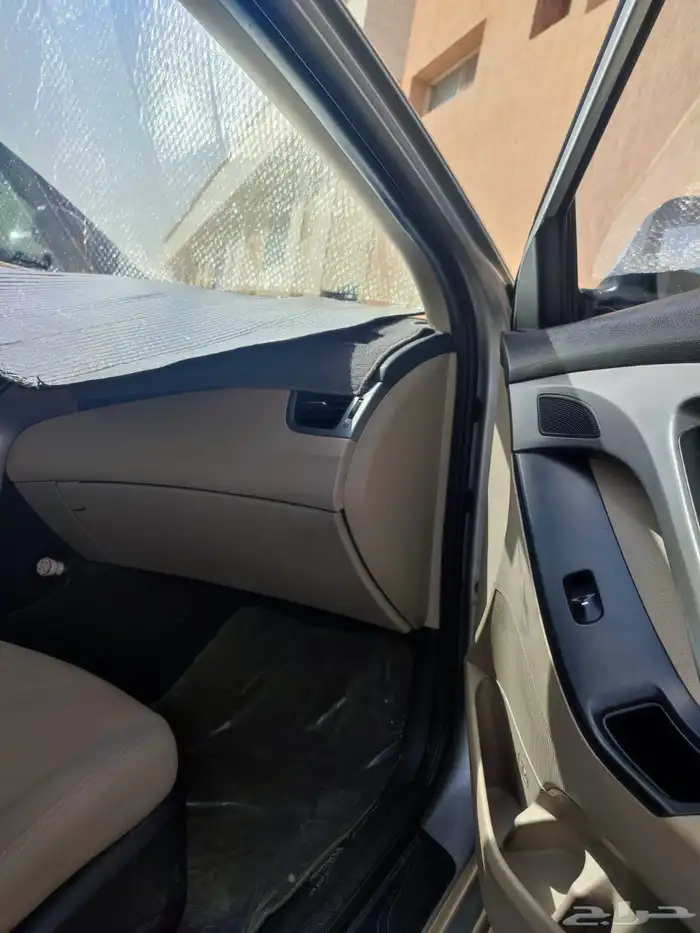 Hyundai ELANTRA 2016 model with an odometer reading of 24778 1