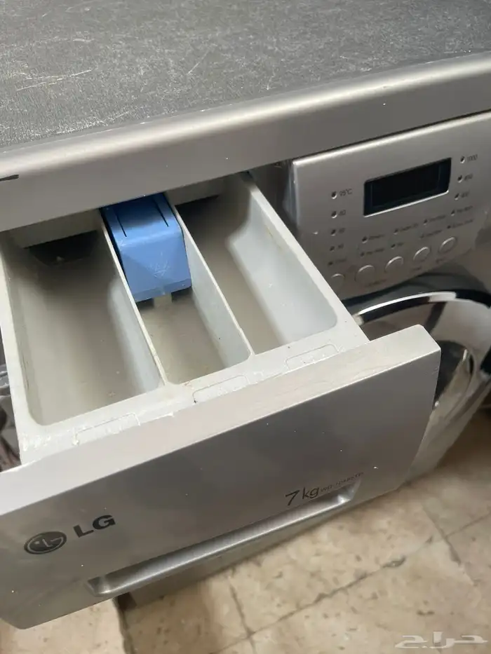 غسالة ونشافة ملابس LG 4