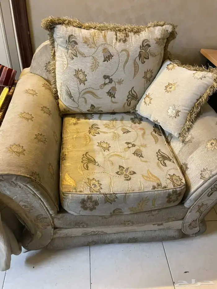 طاولة سفرة وكراسي و كنب لوجه الله تعالى 1