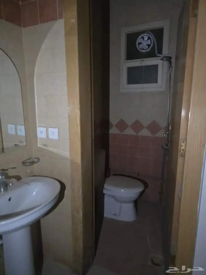 عماره للايجار خمس سنوات تقبل استثمار شقه 2 غرف وصاله وحمام م 5