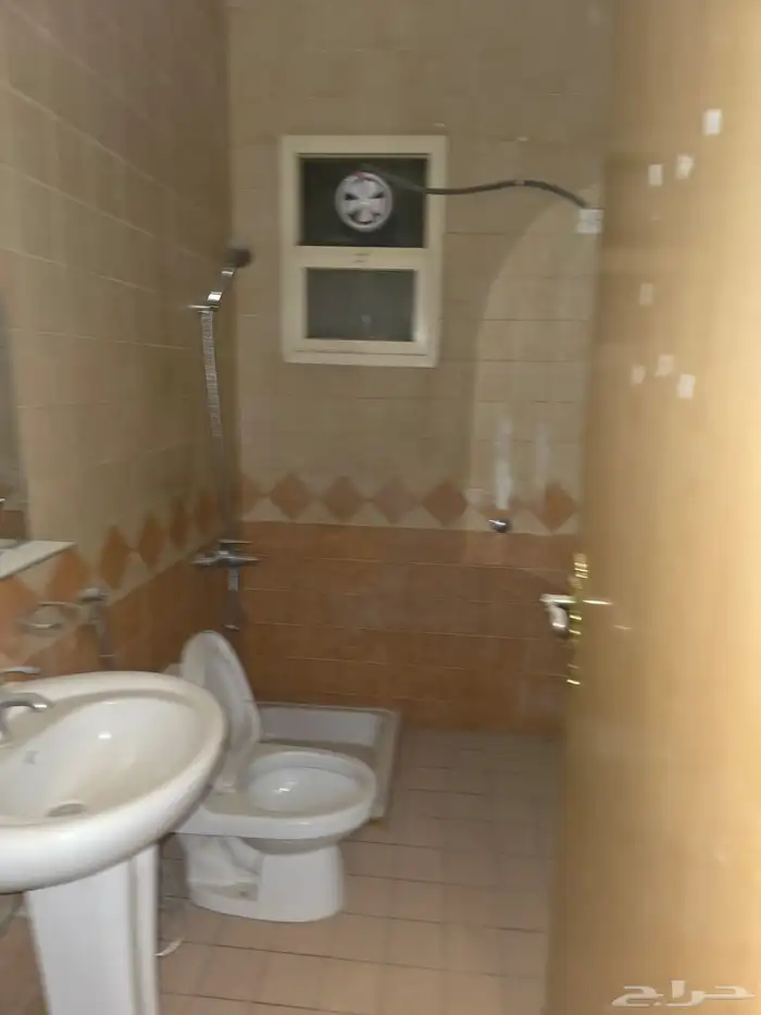 عماره للايجار خمس سنوات تقبل استثمار شقه 2 غرف وصاله وحمام م 0