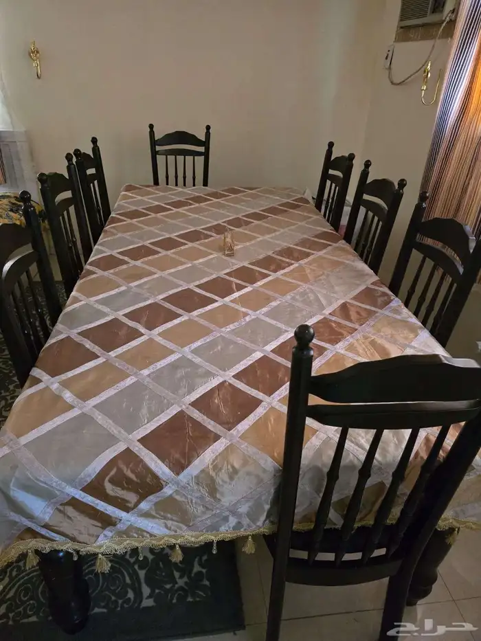 طاولة طعام 8 اشخاص 1