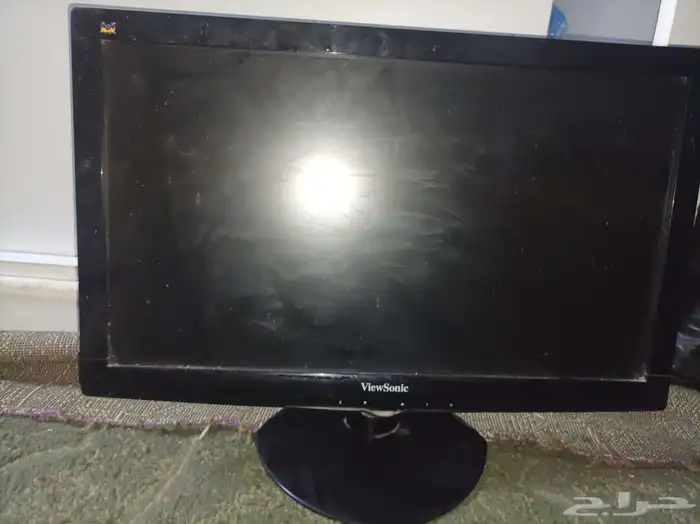 كمبيوتر i7 مع كيبورد و شاشة علئ سوم 4