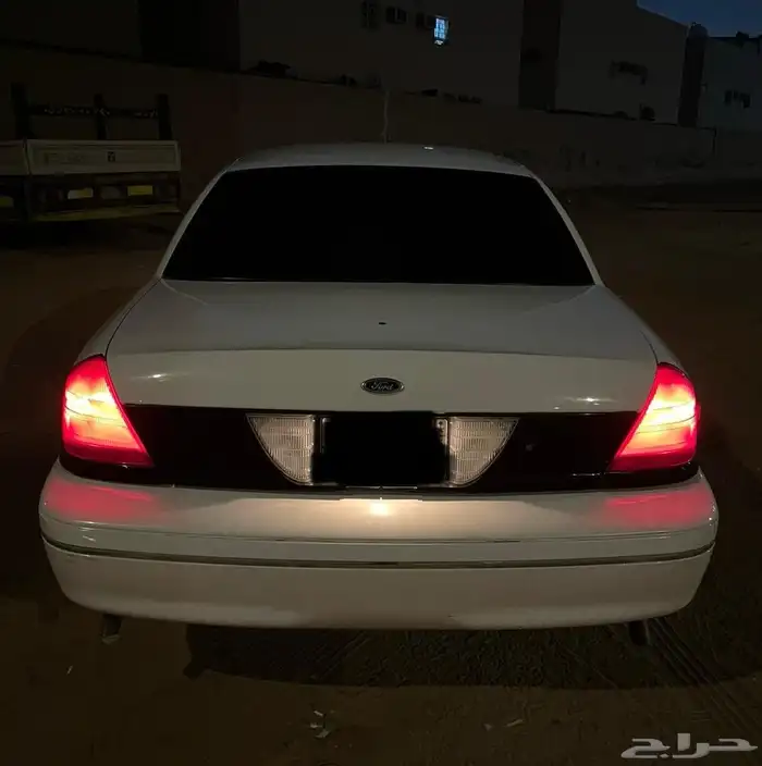 للبيع فورد بوليسي مخزن 4