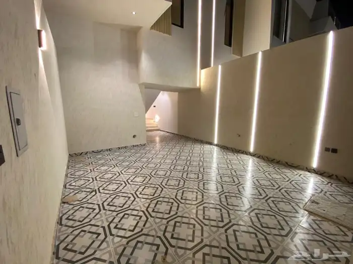 للإيجار دور أول فاخر حي المزيني 35 الف 2