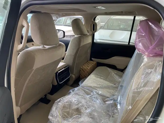 لاندكروزر جي اكس ار L2 بريمي 2025 11