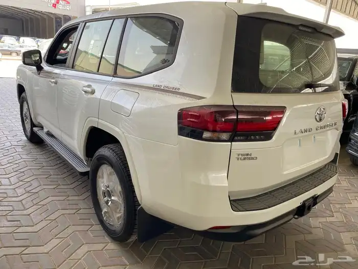 لاندكروزر جي اكس ار L2 بريمي 2025 4