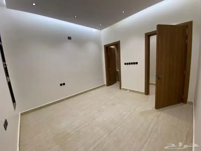 للإيجار دور أول فاخر حي المزيني 35 الف 8