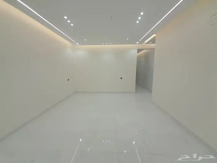 للبيع دور مع ملحق بمدخل سيارة تشطيبات فاخره بسعر 830الف 16