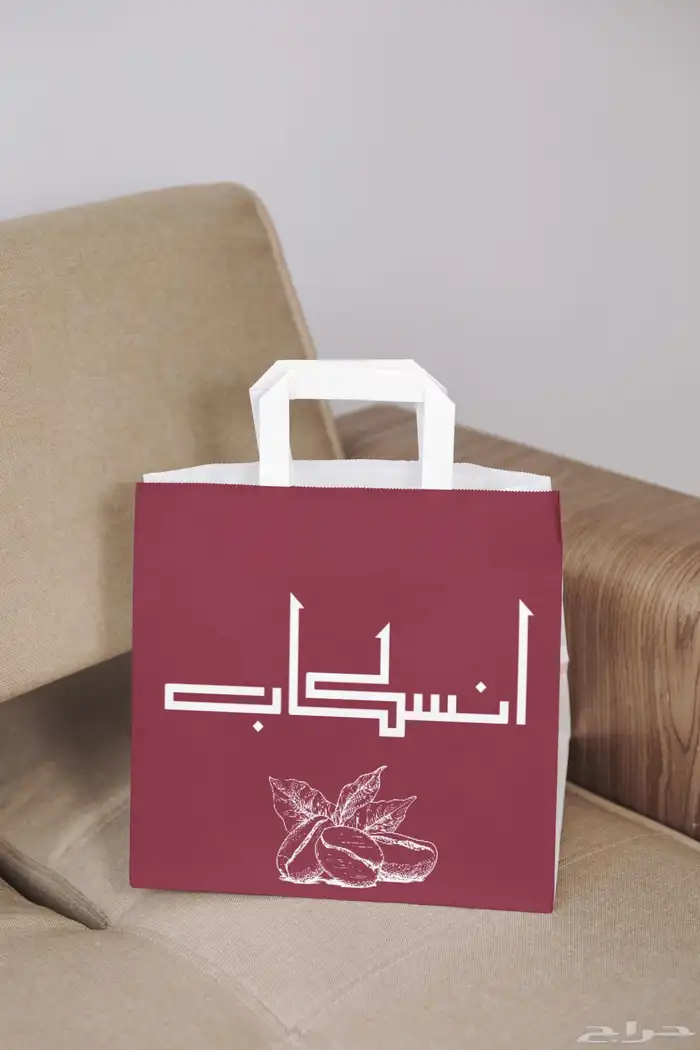 مصممة جرافيك وهويات بصرية 11