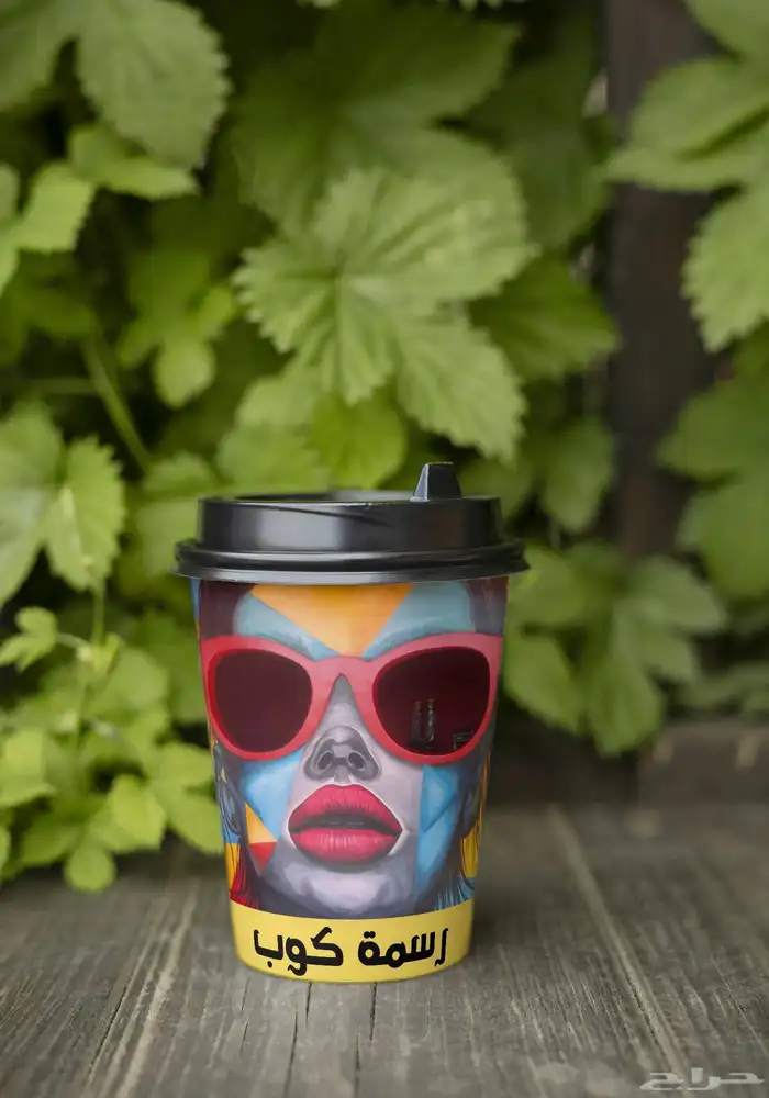 مصممة جرافيك وهويات بصرية 9