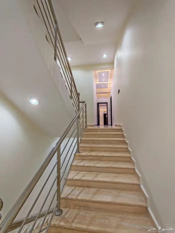 للبيع شقق علويه بمدخل مستقل وسطح خاص شمال حي الراقي 4