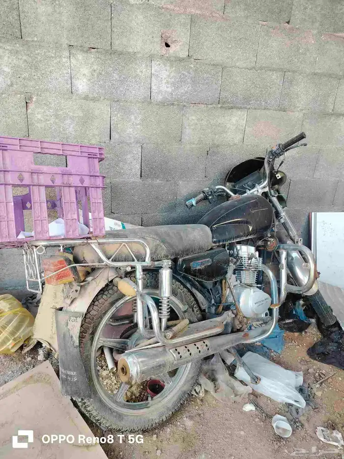 دباب قديم فيه واحد سنه ما فيش شغل لكن دباب كويس 0