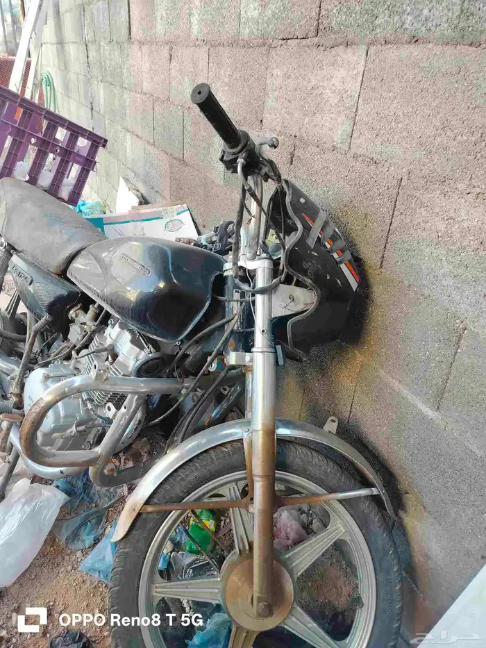 دباب قديم فيه واحد سنه ما فيش شغل لكن دباب كويس 1