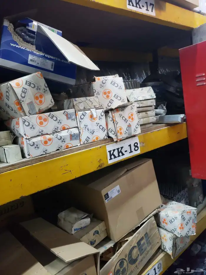 قطع غيار شاحنات وباصات مرسيدس 6