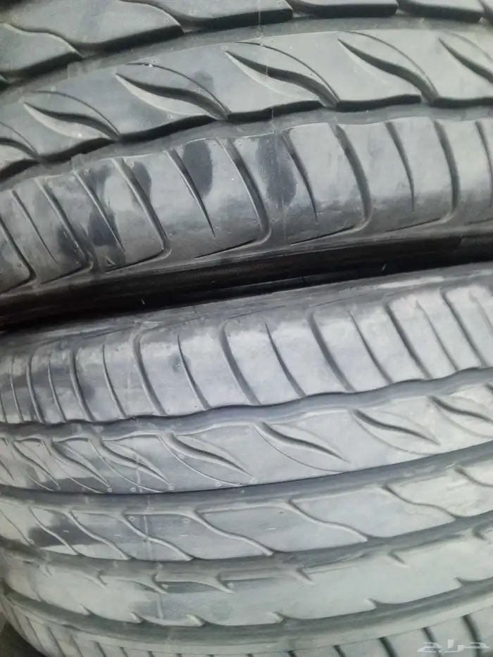 كفرات صيني شبه جديد مقاس 235 40 18 3