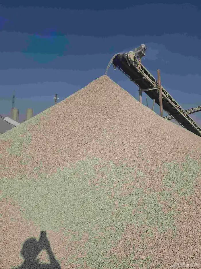 بحص ابيض ورمل وبطحا واسفلت وصبيز 0