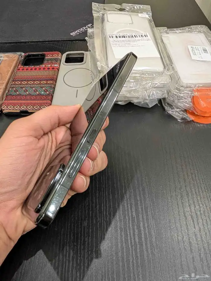 شاومي 13فلاق شيب شبه جديد خالي من اي عيوب Xiaomi 13 flagship 4