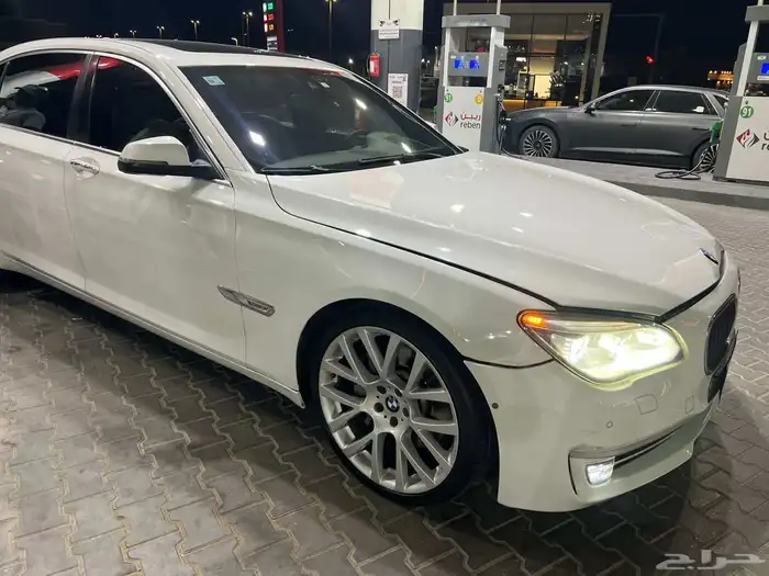 مصدوم BMW 750L 2014 8