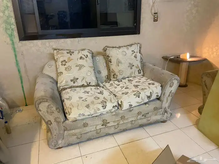 طاولة سفرة وكراسي و كنب لوجه الله تعالى 2